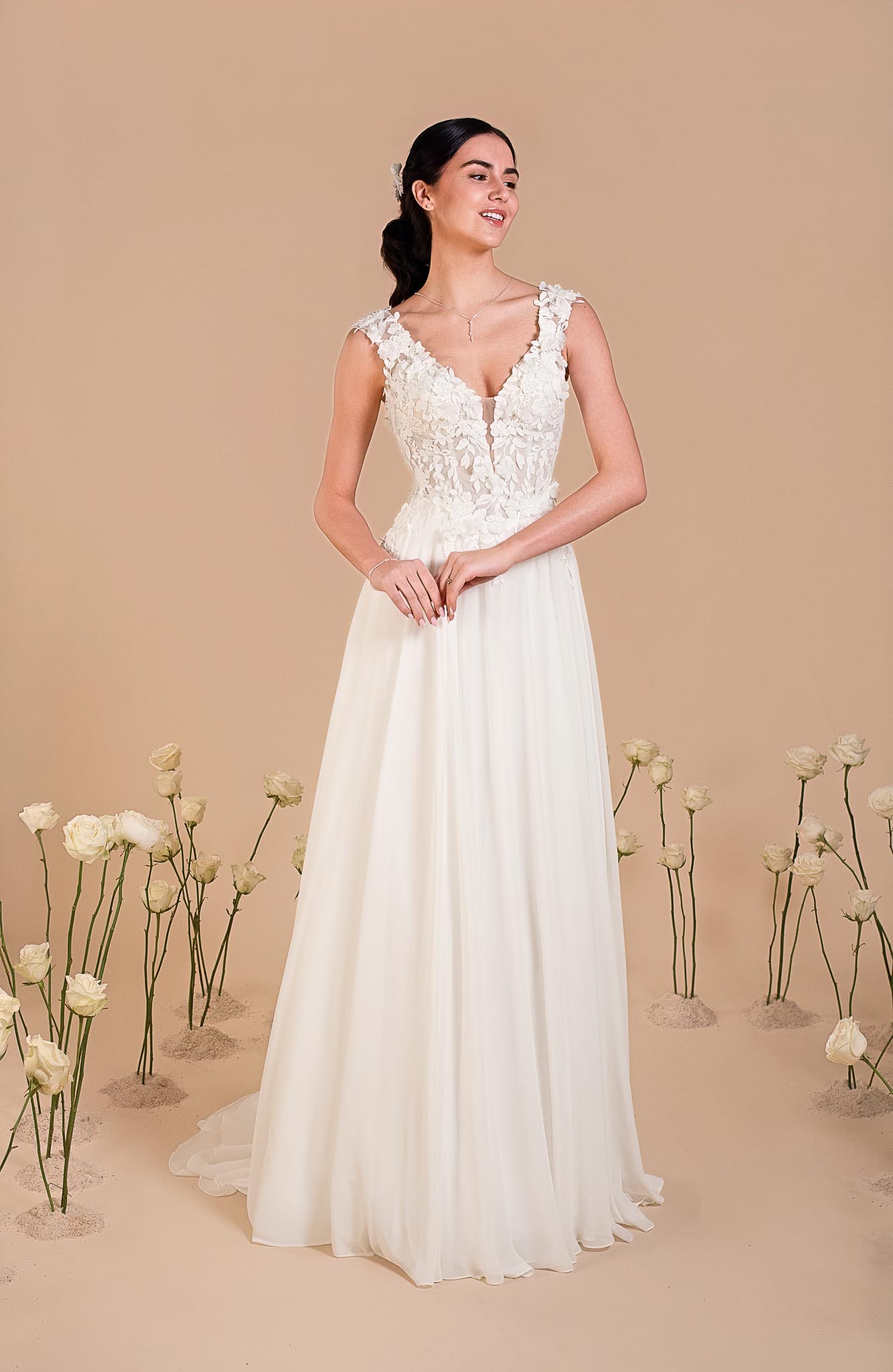 IRISEE-3911 Robe de mariée Eglantine collection 2027. Robe Irisée fluide.