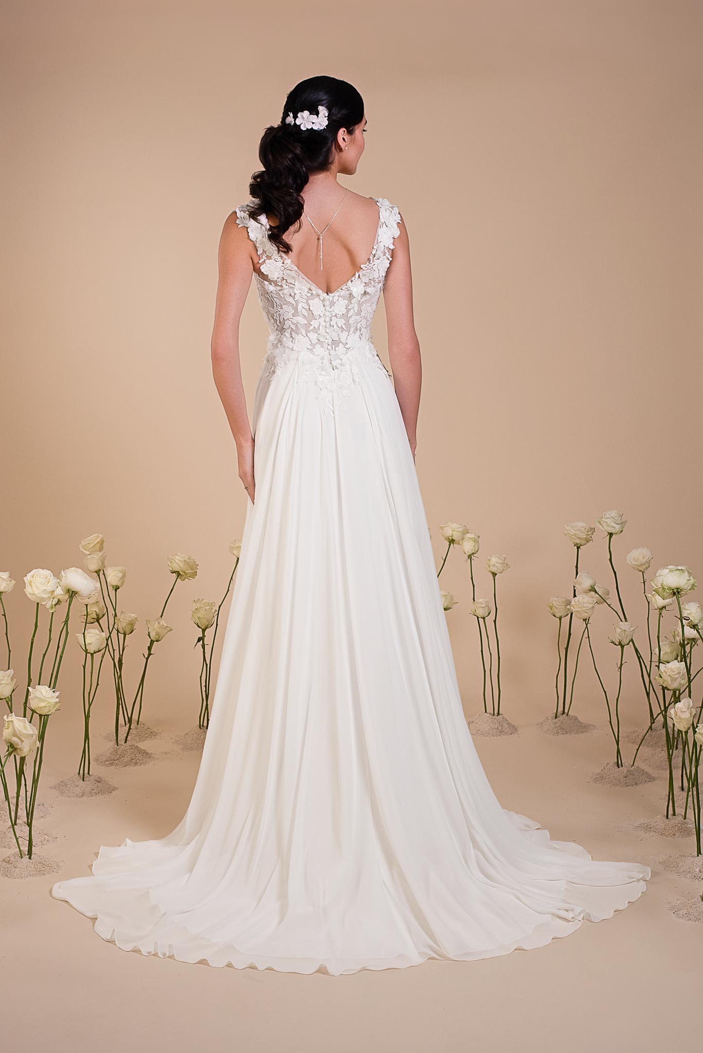 IRISEE-3943 Robe de mariée Eglantine collection 2027. Robe Irisée fluide.
